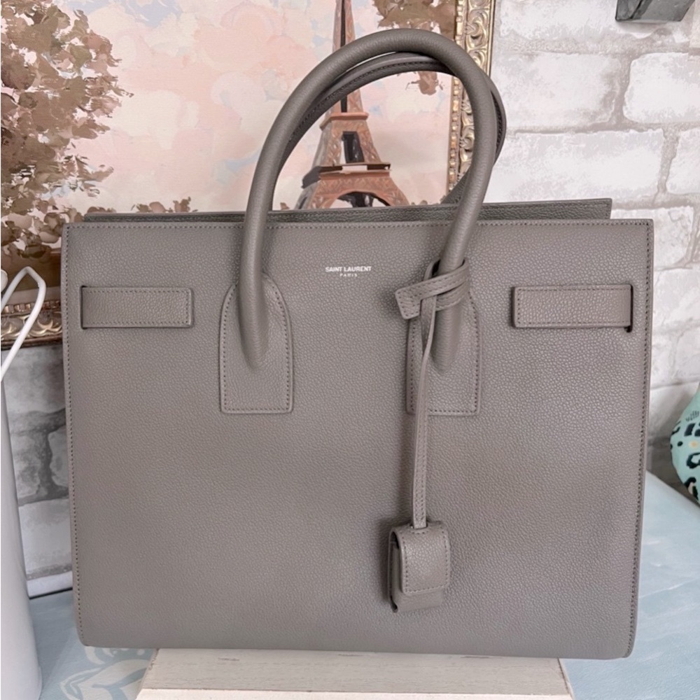 Saint Laurent Sac de Jour. Grey calfskin leather.